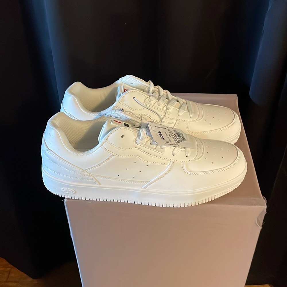Unltd men’s tennis shoes size 12
